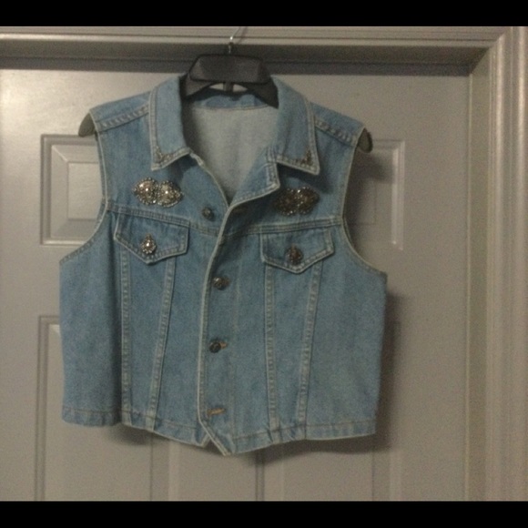 Vest - Picture 3 of 4